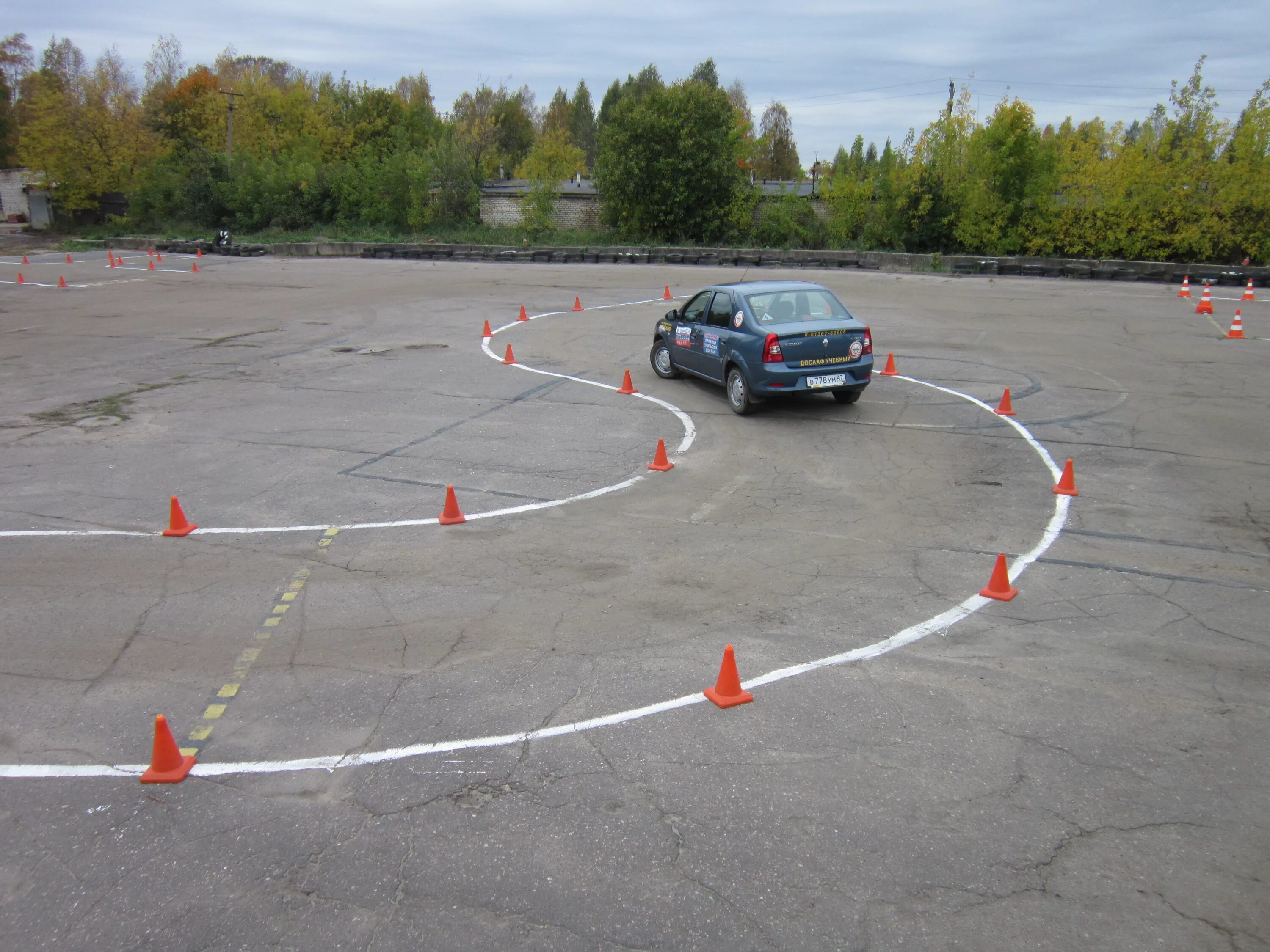 змейка вождение на автодроме. веселый автодром. веселый автодром. площадка экзамен гибдд 2021. площадка автошколы.