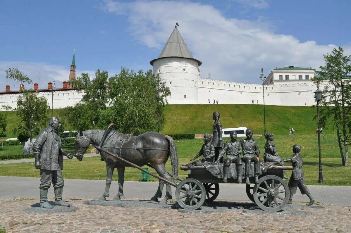 Асгат галимзянов. Асгат Галимзянов памятник в Казани. Памятник благотворителю Казань Галимзянов. Памятник Асгату Галимзянову. Сквер Асгата Галимзянова.