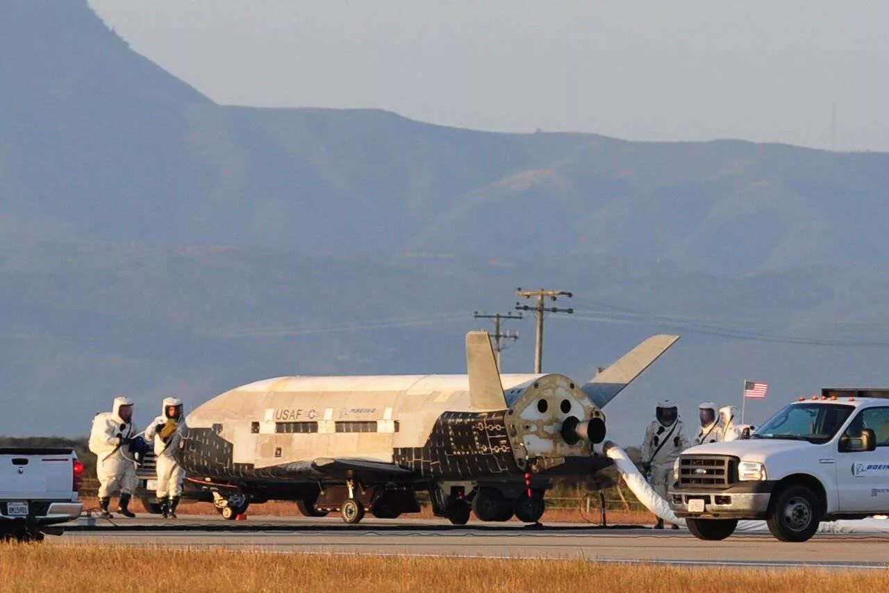 X-37b. Мини-шаттл x-37b. Космический беспилотник x-37b. Boeing x-37 - космический беспилотник. X 37 x 8 1 0