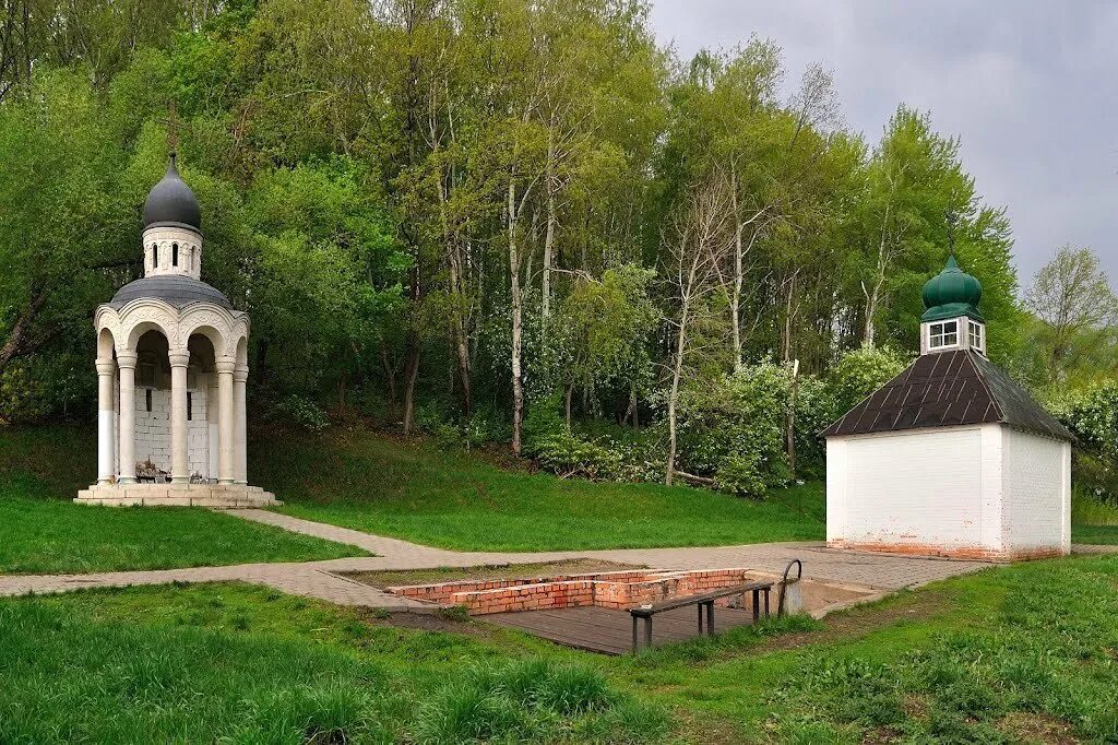 Тульские родники. Святой источник Куликово поле. Прощенный колодец Куликово поле. Святой источник прощенный колодец в Тульской области. Родник в Тульской области Святой источник.