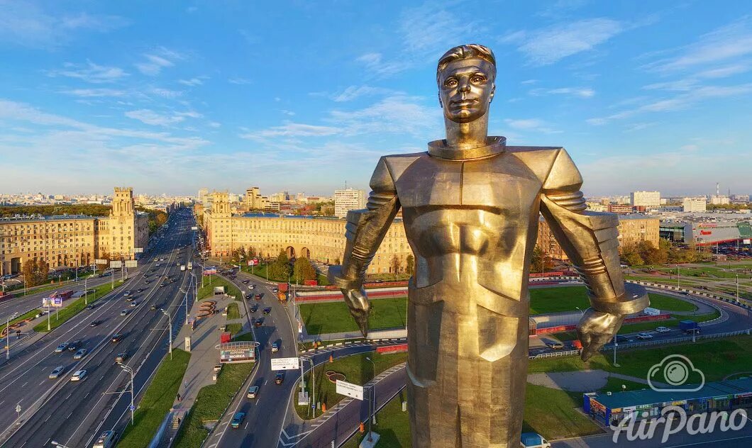 В каком городе памятник гагарину. Памятник Гагарина в Москве на Ленинском проспекте. Памятник Гагарину Москва Ленинский проспект. Памятник Юрию Гагарину в Москве. Памятник Гагарину на Ленинском проспекте 1980.