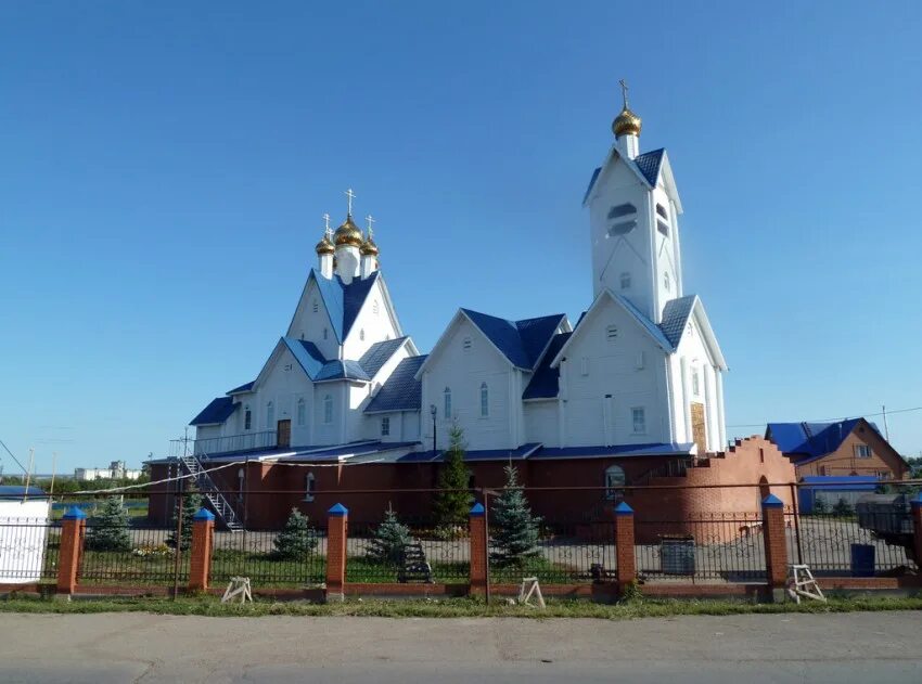 Самарская область п сергиевский. Суходол Самарская область Сергиевский район. Суходол храм Архангела Михаила. Храм Архангела Михаила Серг евский район. Сергиевск храм Михаила Архангела.