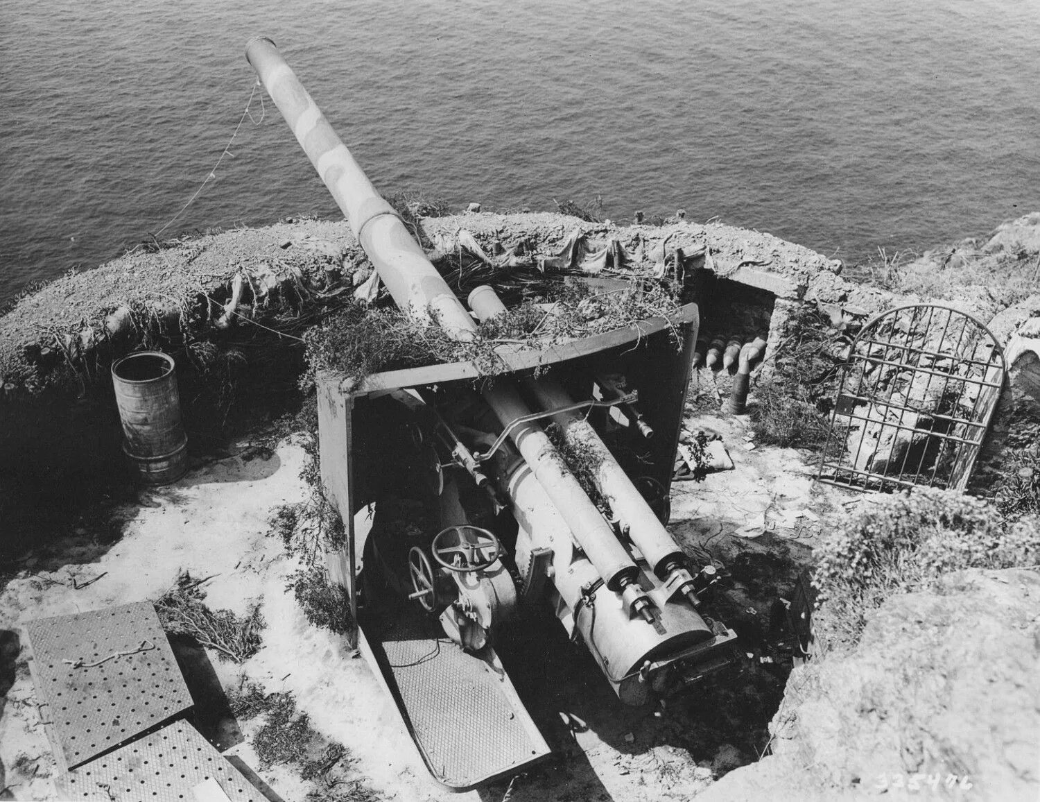 152-Мм орудия береговой батареи. Береговая батарея СССР. Орудия 411-й батареи береговой обороны. 152 Мм пушка Канэ 19 Береговая батарея.