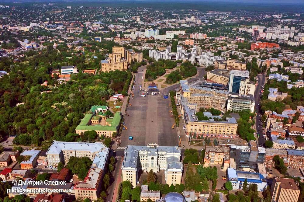 Сколько живет в харькове. Харьков площадь свободы. Город Харьков площадь свободы. Харьков площадь свободы сейчас. Площадь Дзержинского Харьков.