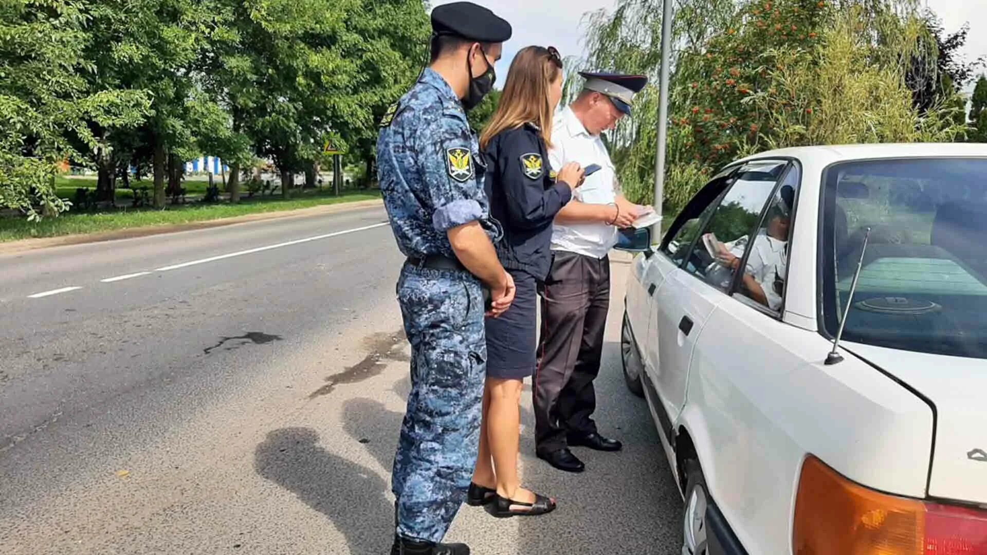 Арест автомобиля должника. Арест автомобиля. Выкуп арестованных автомобилей. Машина арестована. Рейд ГИБДД И приставов.