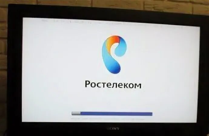 Ростелеком на телевизоре samsung. ТВ тарелка Ростелеком. Справочная ТВ 2. Приставка Ростелеком висит на логотипе.