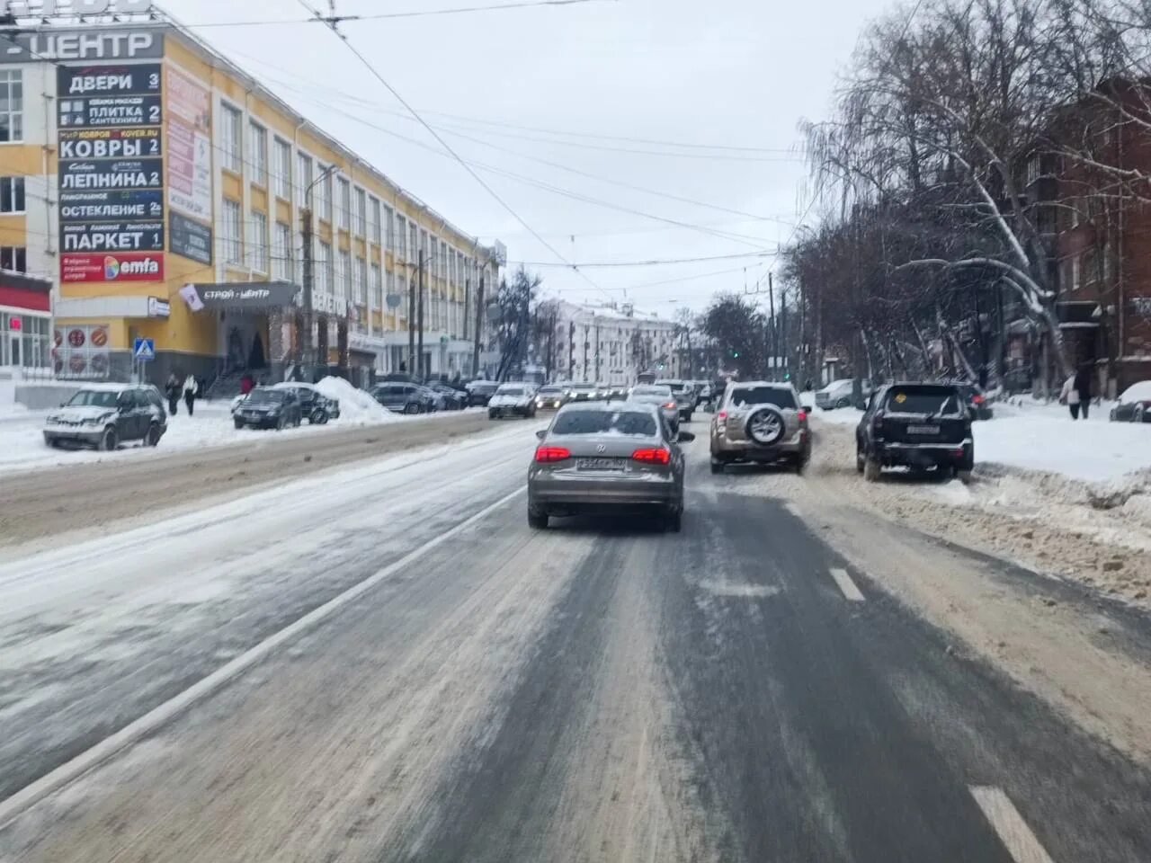 10 см осадков. Зимняя дорога в городе. Снегопад в Нижнем Новгороде. Сугробы в Нижнем Новгороде. Нижний Новгород сейчас зимой.