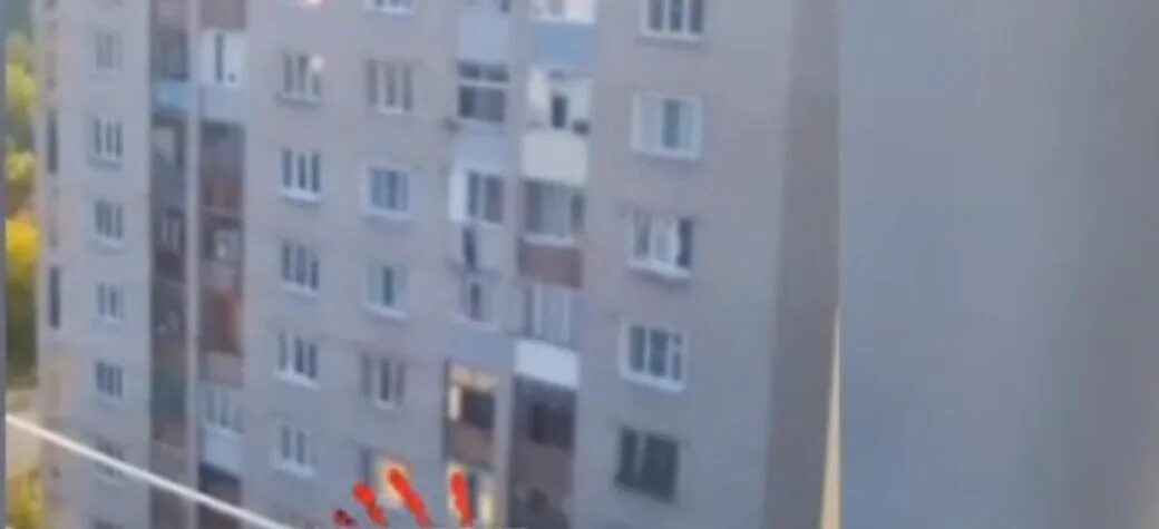 Мальчик выпал с балкона