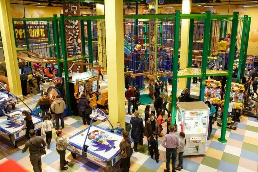 Тц гравитация мисти парк. Мисти парк мурманск. Мисти парк мурманск плазма. Misty park мурманск плазма. Тц гравитация мисти парк.