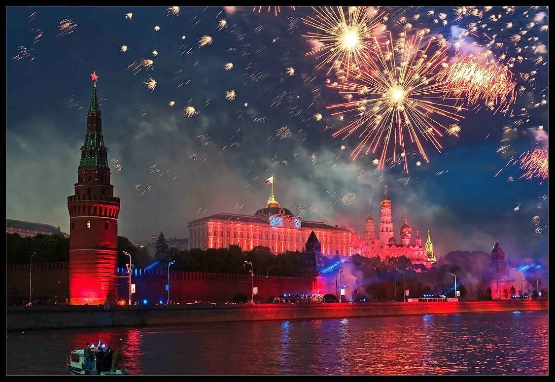 Кремль салют
