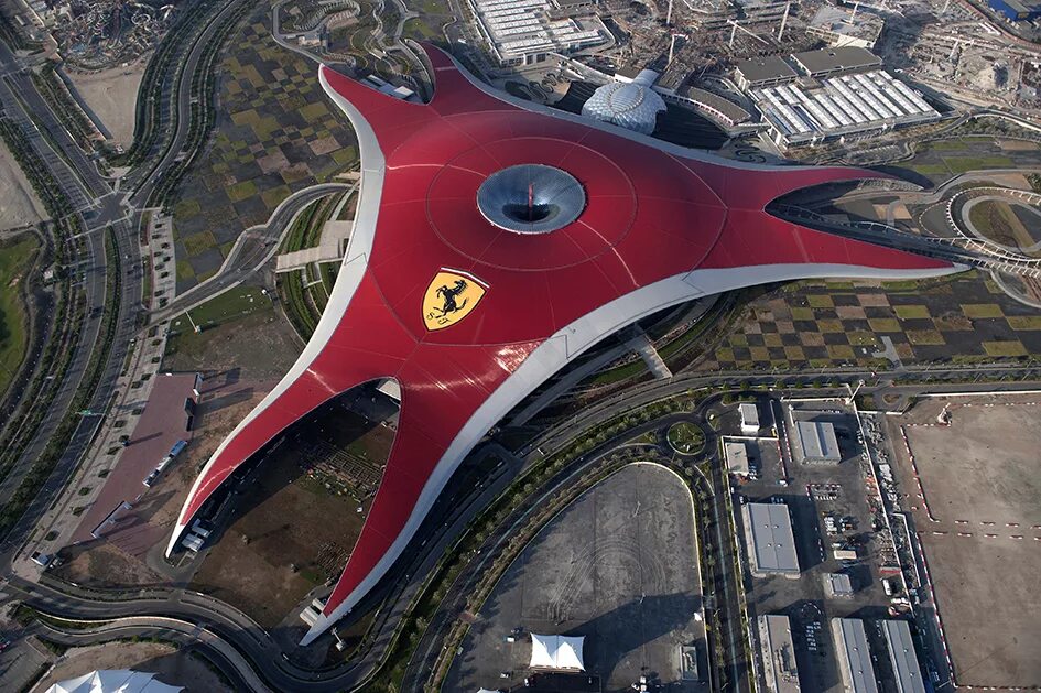 Ferrari world отзывы. Дубай феррари феррари парк. Ferrari world абу-даби. Formula rossa аттракцион. Феррари парк абу даби аттракционы.