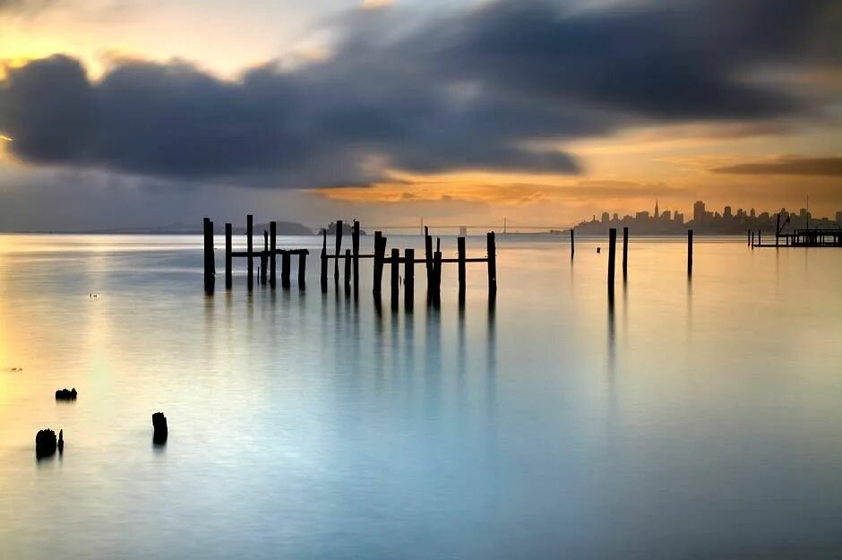 More poles. Extraordinary foto. Extraordinary photos. Photo extraordinaire.