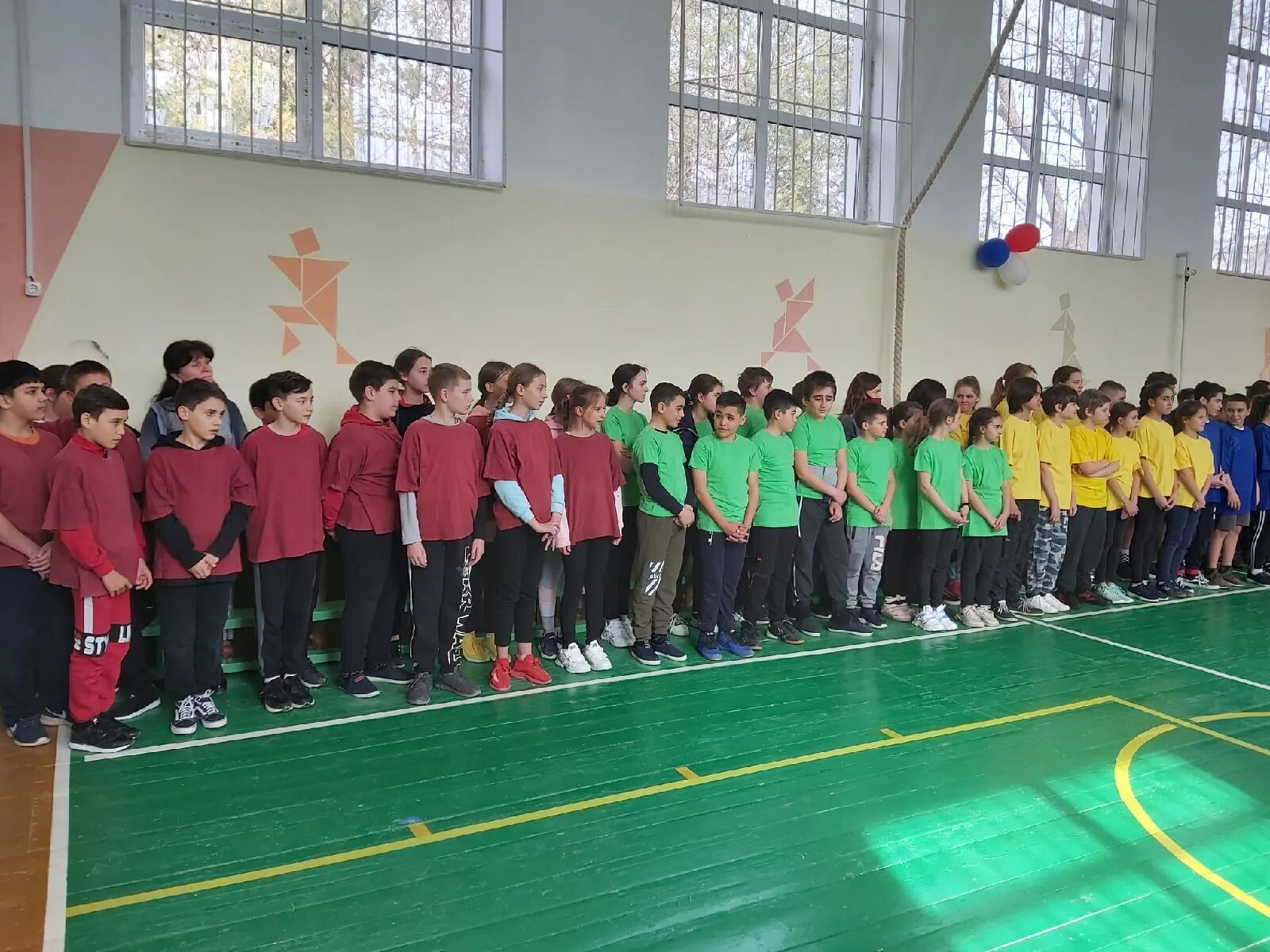День основания мбоу сош таежное. Мбоу красномакская сош. Красномакская сош бахчисарайский район. Сборные школы. Цвр волейбол брянск.