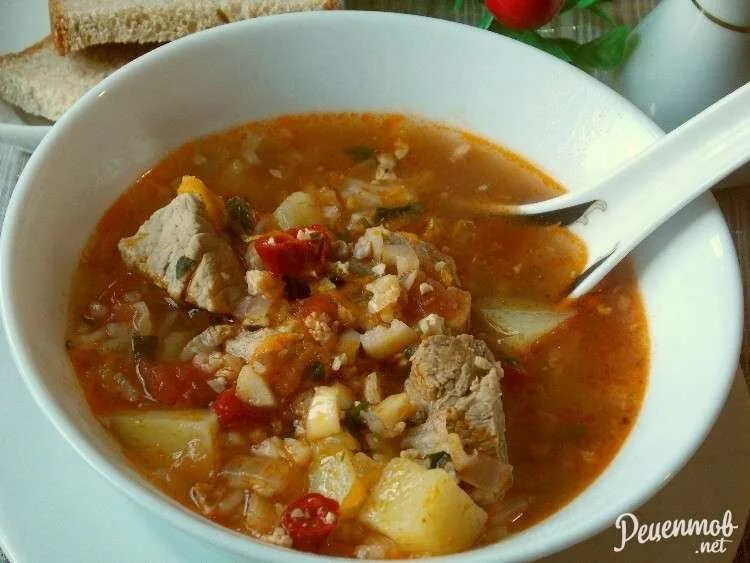Харчо с картошкой и рисом в кастрюле. Харчо с картошкой. суп харчо с картофелем. суп-харчо классический из свинины с картофелем и рисом. харчо кавказский.