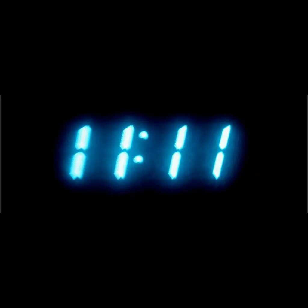 Часы 11:11. 11 11 Электронные часы. Число 11 11 на часах. 11 11 На электронных часах. 5 31 на часах