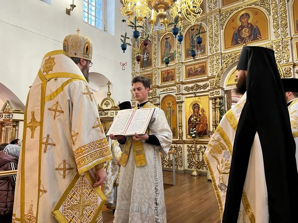 Отец леонид бендерский преображенский собор. Настоятель спасо-преображенского собора города хабаровска. Посещение спасо-преображенского кафедрального собора в абакане. Преображенский храм свято- троицкого монастыря бузулук. Спасо-преображенский собор москва.