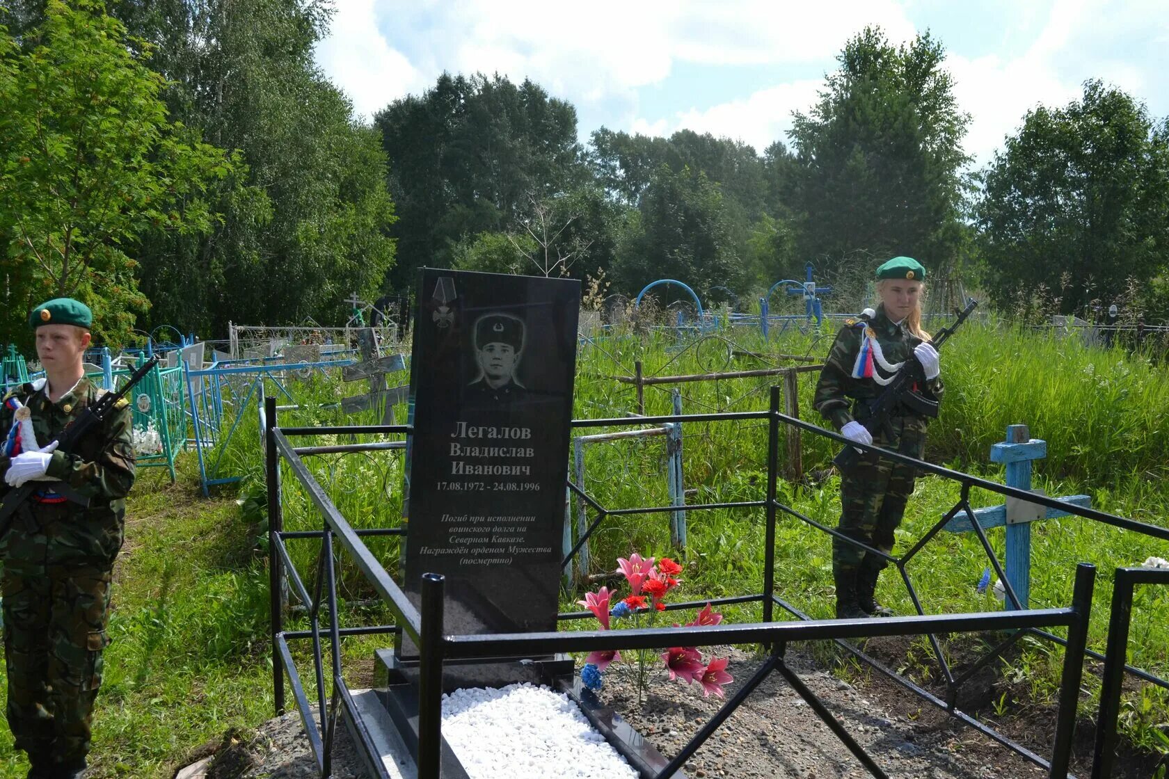 Список погибших в берендеево. Село Алтайское Алтайский край кладбище. Памятник участникам боевых действий. Памятник ветеранам боевых действий в Чечне. Памятник погибшему в боевых действиях.