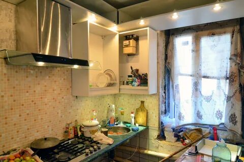 Натяжной потолок на кухню с колонкой