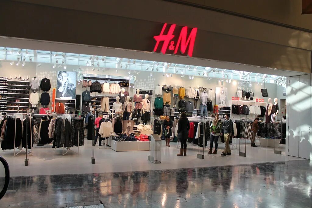 Hm uae. H&M В Дубае. H M Минск. H&M Баку. Магазин h&m Дубай Молл.