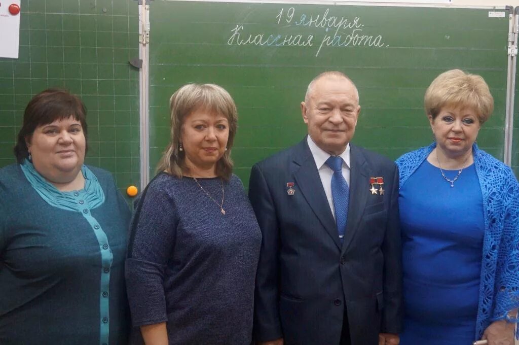 учителя 3 школы в городе бузулук. дистанционность. школа 1 бузулук. 1 школа бузулук дистанционное обучение. 8 школа бузулук.