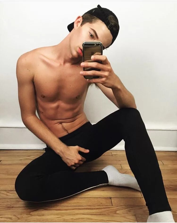 Pro. Bring me the horizon зал самоубийц. Backstreet boys фон. Riley bad. Bring boys.