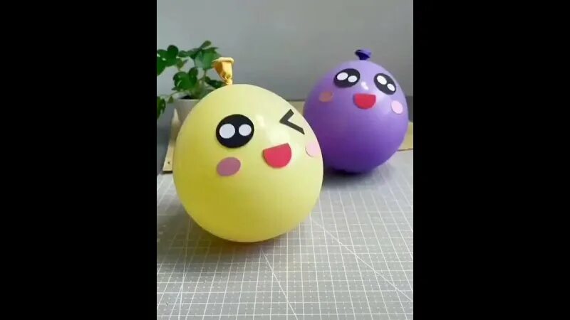 Игрушка кувыркалка. Неваляшка из шарика надувного. Шар неваляшка. Как сделать неваляшку из шарика. Как сделать неваляшку из шарика.