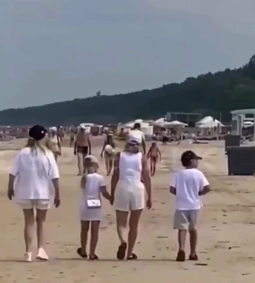Пугачева в шортах в юрмале фото. Пугачева в шортах в юрмале фото. Ступни пугачевой фото. Пугачева в шортах в юрмале фото. Пугачева в шортах в юрмале.
