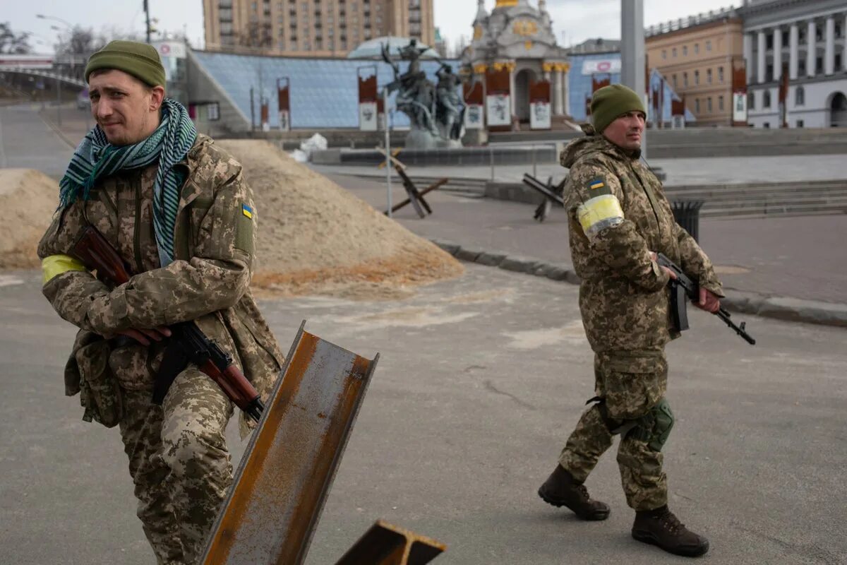 Россия Украина видео. Russian and Ukrainian Soldiers. Ukrainian Soldiers in Ukraine.