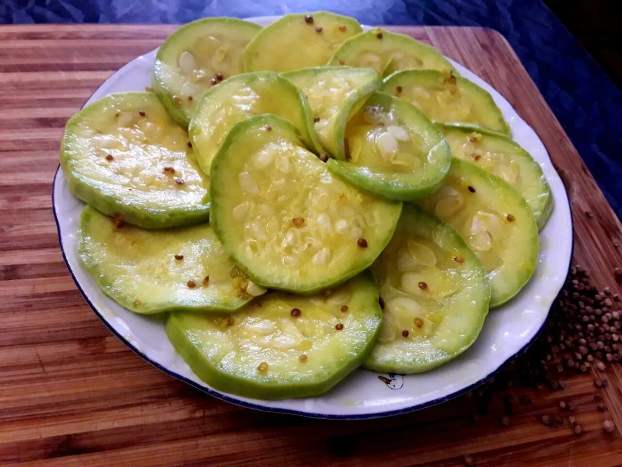 Кабачки. Кабачки маринованные с куркумой. Кабачки с куркумой на зиму. Кабачки сырые.