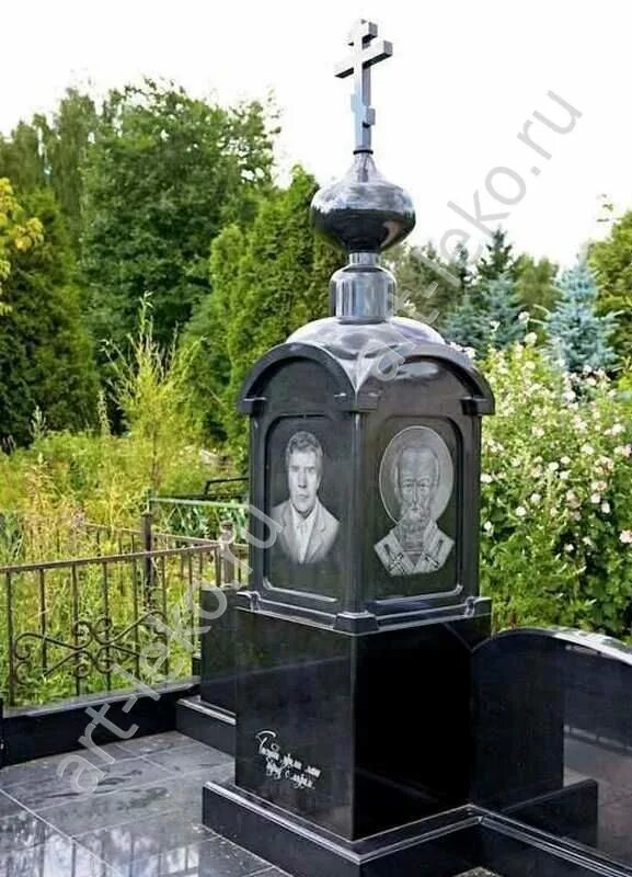 часовни на кладбище на могилу