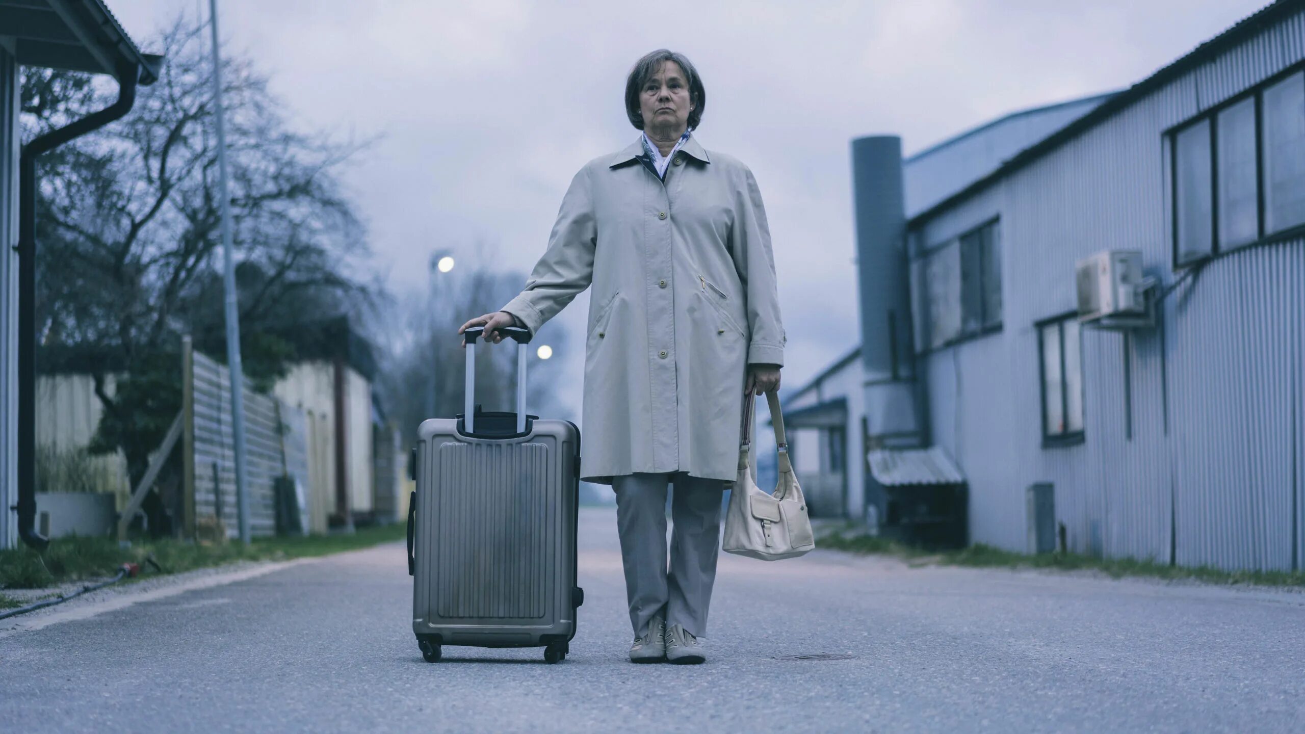 Мари здесь. Здесь была бритт-мари фильм 2019. бритт мари 2019. здесь была бритт-мари фредрик бакман. здесь была бритт-мари кадры из фильма.