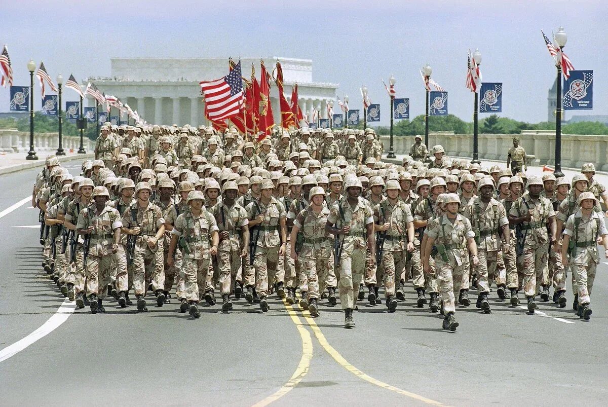 Парад в сша. Американский военный парад. Парад американской армии. Военный парад в Америке.