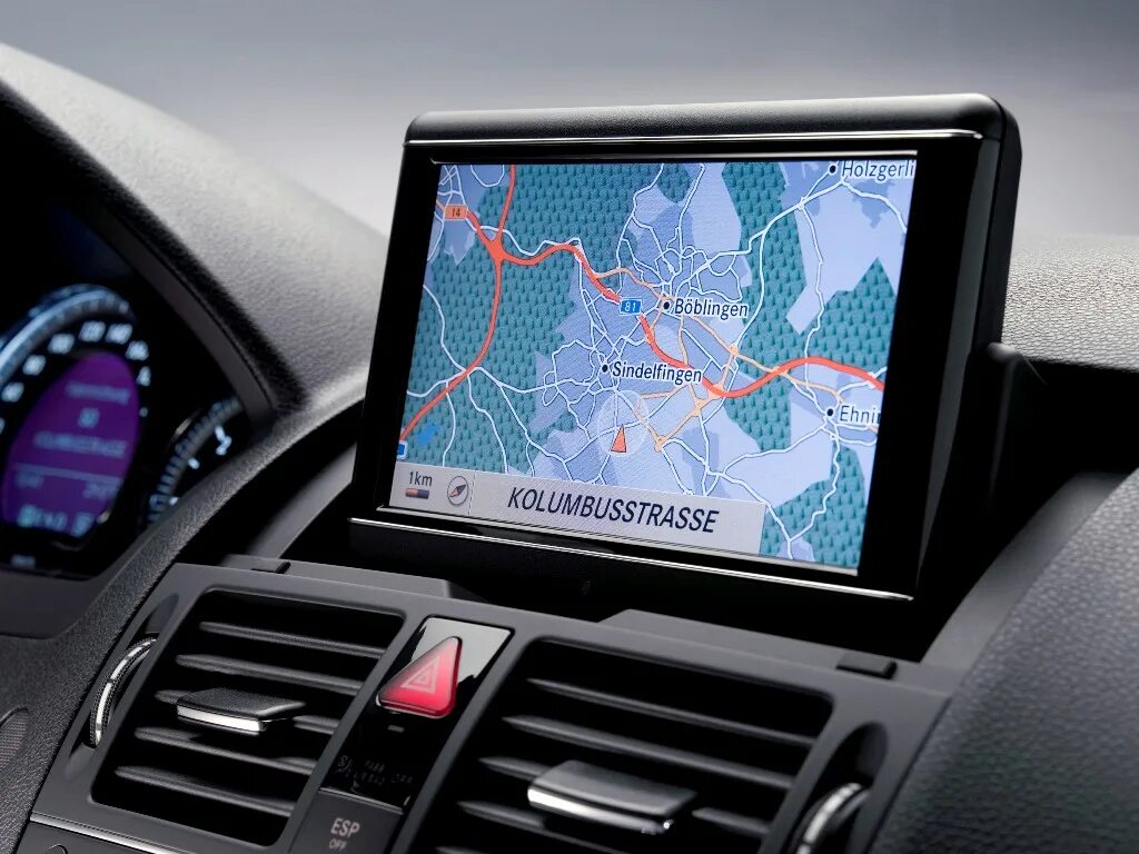 Авторизация авто в навигаторе. Навигационная система GPS ГЛОНАСС. Mercedes-Benz c-class GPS. GPS навигатор ГЛОНАСС. Навигационная система на Мерседес c180.