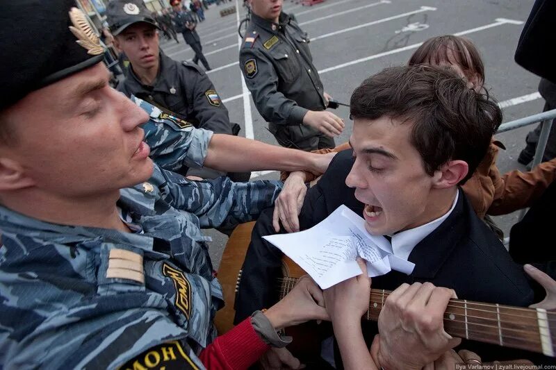 08. 31 августа 2009 год. Август надпись. Саяно-шушенская гэс 17. Лист календаря.