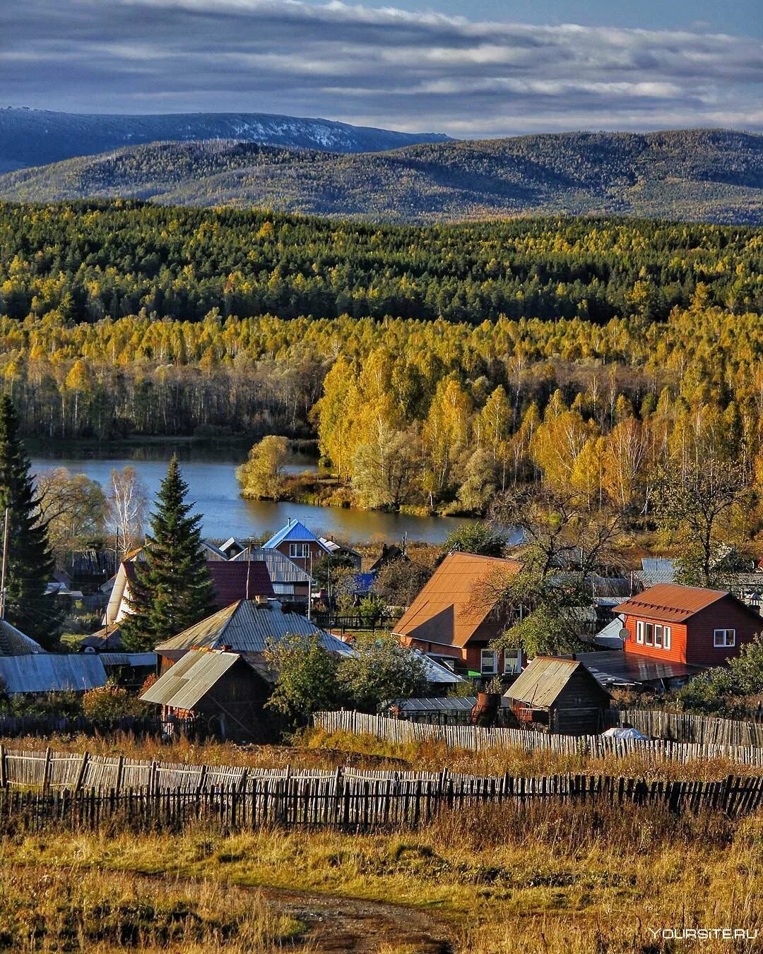 Города села деревни. Деревни Южного Урала. Южный Урал деревеньки. Деревня в уральских горах. Южный Урал поселок.