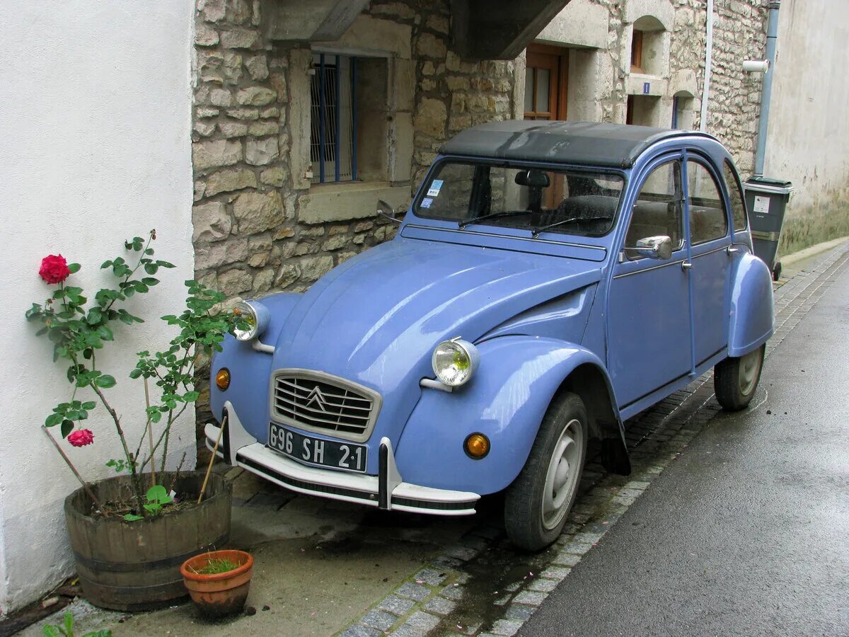 Француз авто. Citroen 2cv Ржавый. Старый Ситроен 3.0. Ситроен во Франции. Ситроен 1940 года.