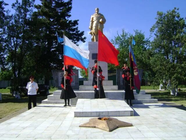 Новопокровский районный краснодарского края. Станица Калниболотская Краснодарский. Краснодарский край Новопокровский район станица Новопокровская. Станица Калниболотская Новопокровский район. Храм станицы Калниболотской Новопокровского района Краснодарского.