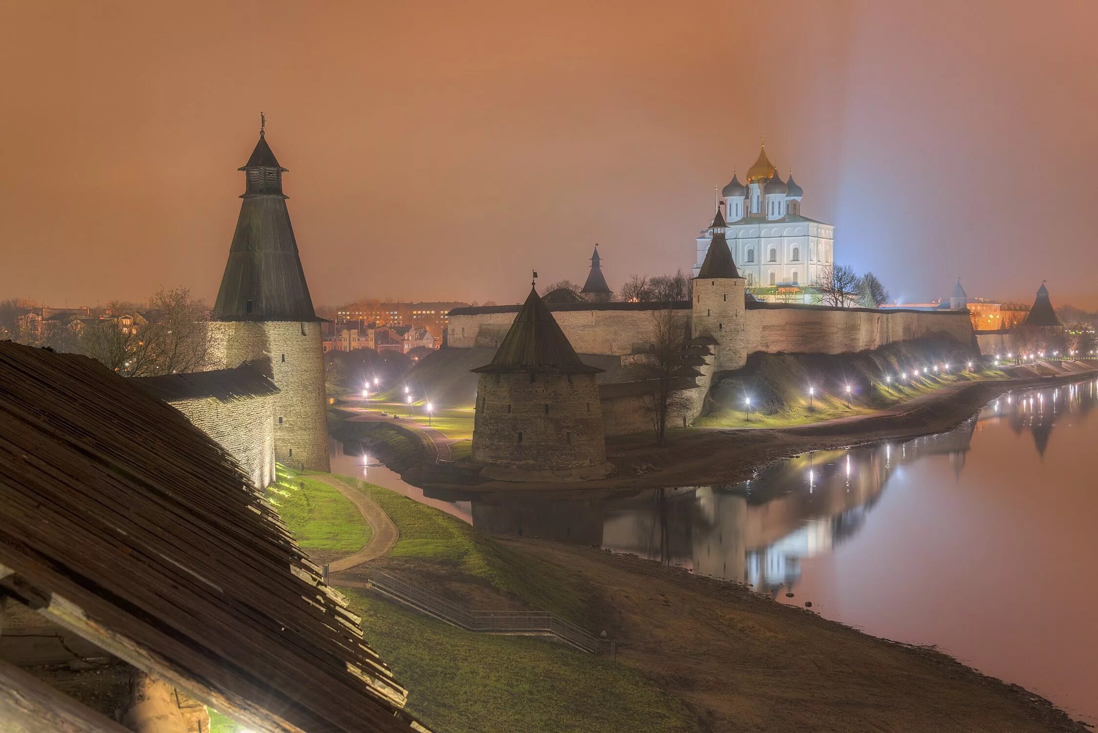 Псковский Кремль Псков. Каменный Кремль в Пскове. Город Псков Кремль. Старый Псковский Кремль.