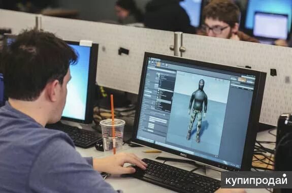 Программист разрабатывает компьютерные игры. Программист игр изучает программу. интеллектуальная видеоигра. программист видео. топ игр для программирования.