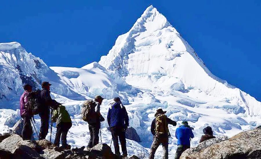 Экспедиция перу. Alpamayo. Альпамайо Перу. Альпамайо (Alpamayo), Перу. Алпамайо гора.