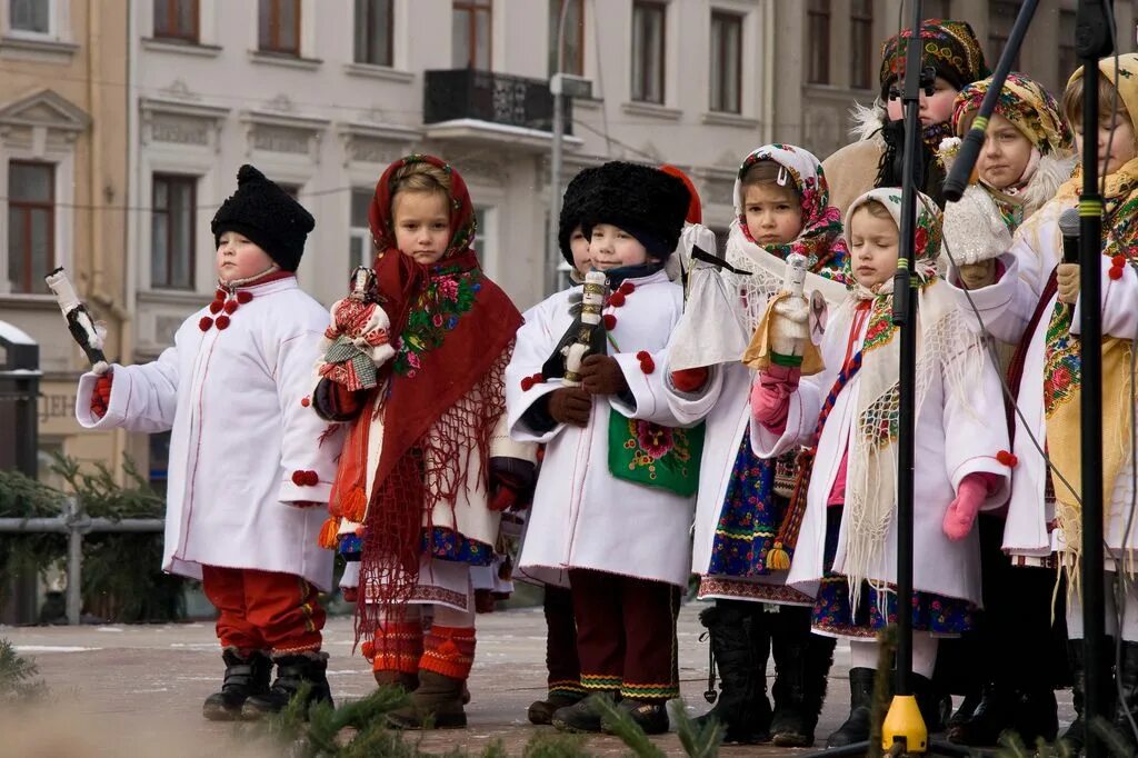 Когда празднуют рождество в украине. Колядки в Греции. Колядки в Болгарии. Греческие дети колядуют. Рождественские колядки в Европе.