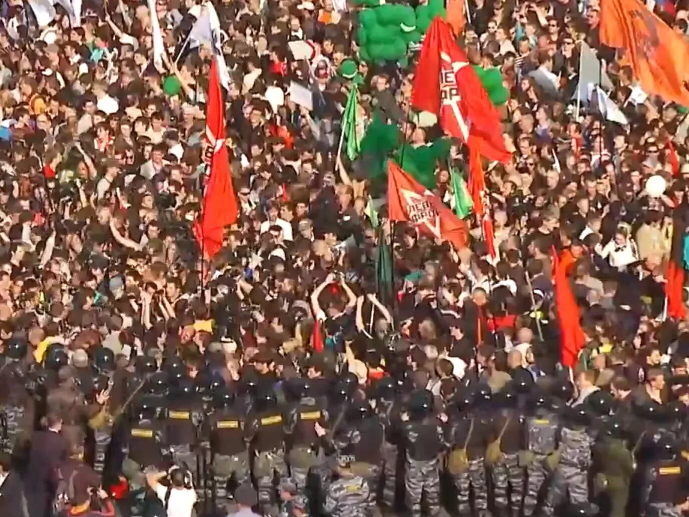 7 тыс человек а. скопление людей. венесуэла митинги гуайдо. толпа 1000 человек. невский перекрыт.