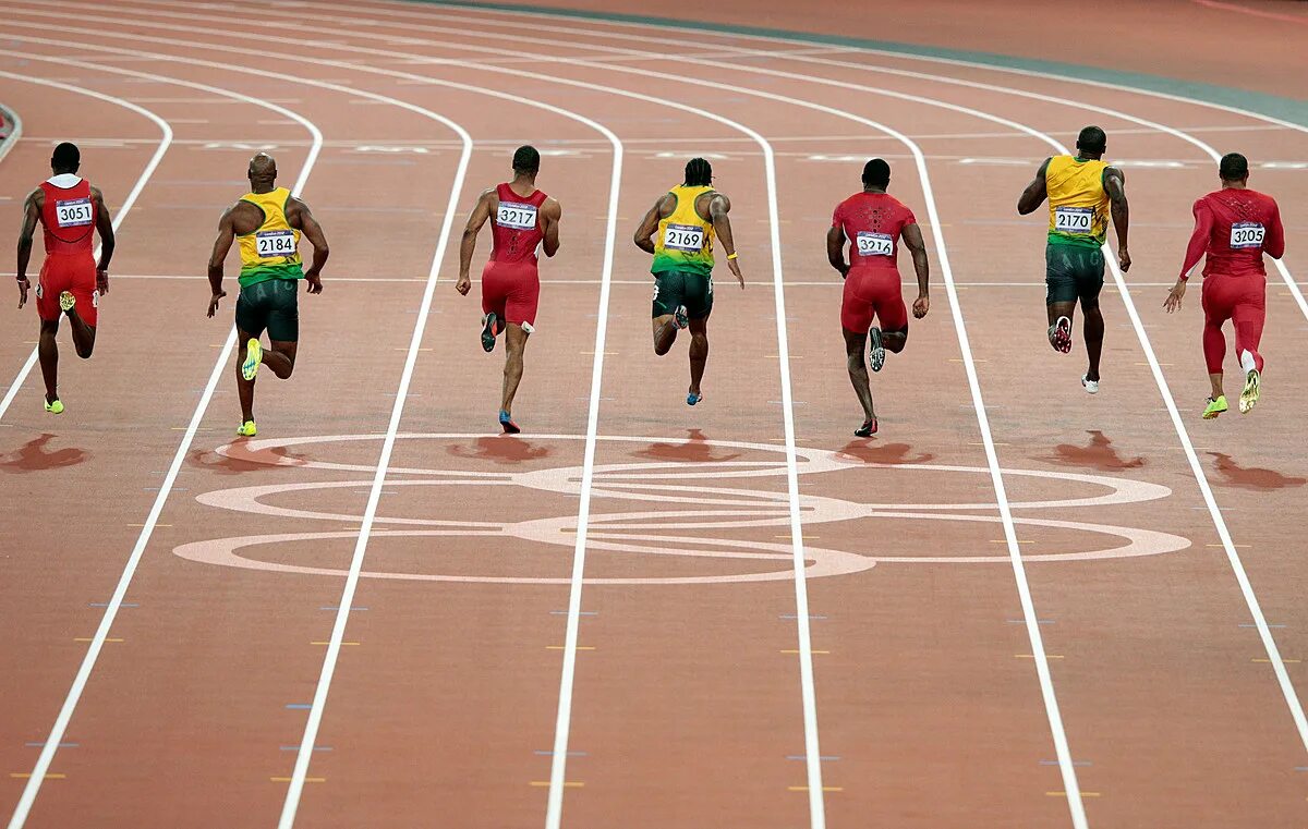 Olympic lines. Усейн болт забег. Бег на 100 м. Бег на СТО метров. Бегуны на 100 метров.