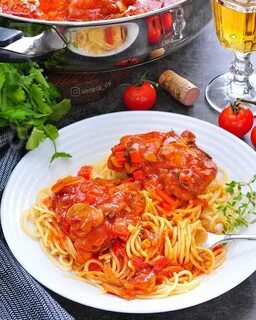 Паста с курицей в томатном соусе