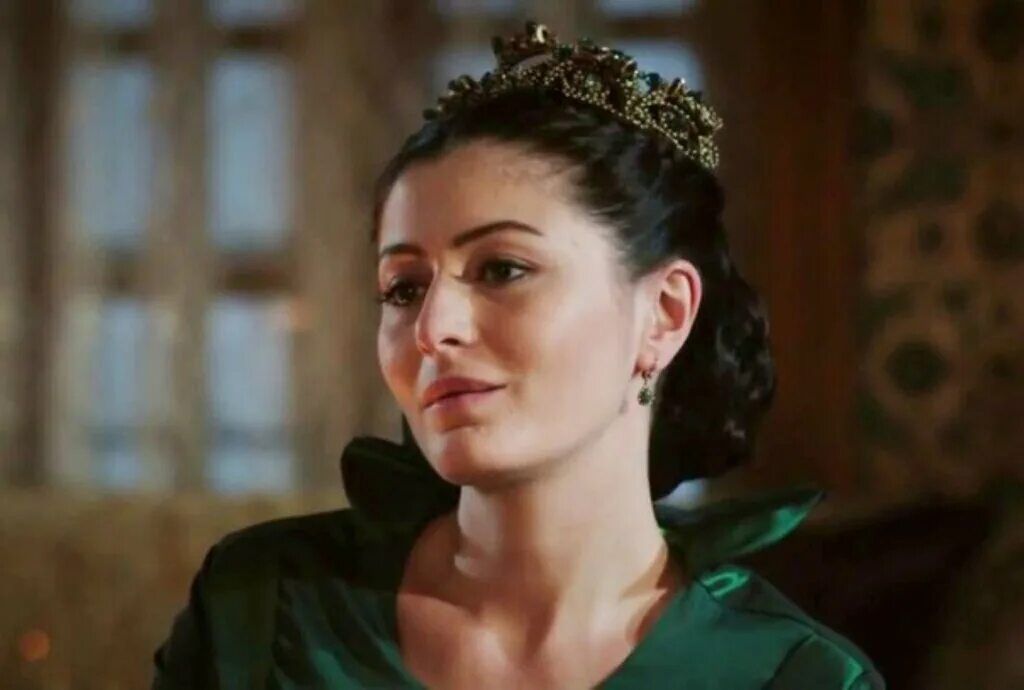 Шах кубан султан сестра сулеймана. Шах хубан султан актриса. Дениз чакыр великолепный век. Наргиз шах султан. Шах хубан султан.