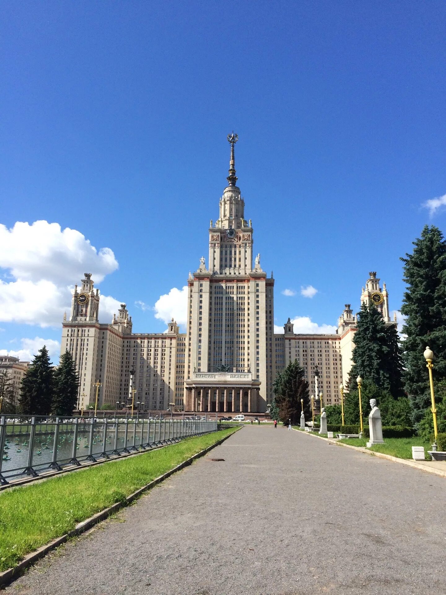 Мгу что нужно сдавать. Московский государственный университет имени м.в.Ломоносова，МГУ. МГУ им Ломоносова Москва. Университет Ломоносова в Москве. АМГУ имени ЛОМОНОСОВАМОСКВА.