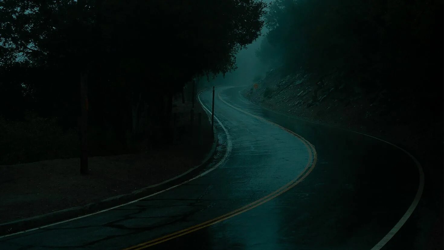 Темные дороги 2017. Темная дорога. Фото на рабочий стол темные. Дорога Сумерки. Темный поворот.