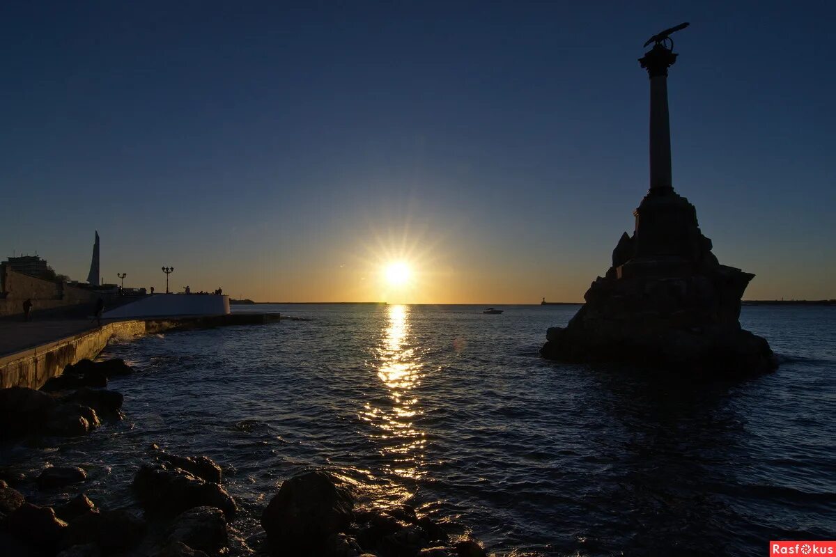 Севас. Севастополь море ночь. Вечерний Севастополь. Ночное море Севастополь. Севастополь вечером.