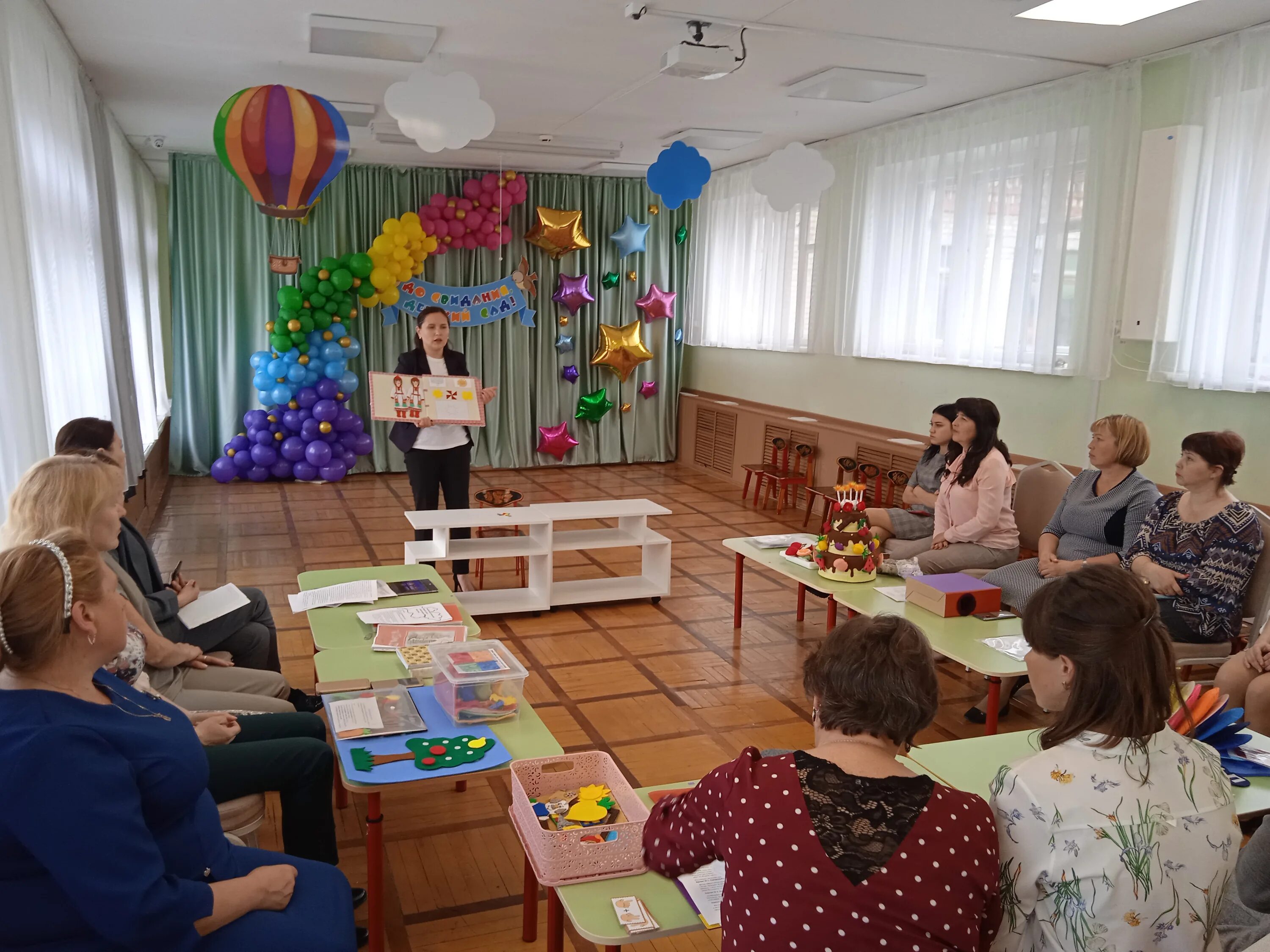 Итоговый педсовет в доу в нетрадиционной форме. Что такое педагогическая гостиная в детском саду. педсовет в детском саду. пед чоыет в детском саду. детский сад 82.