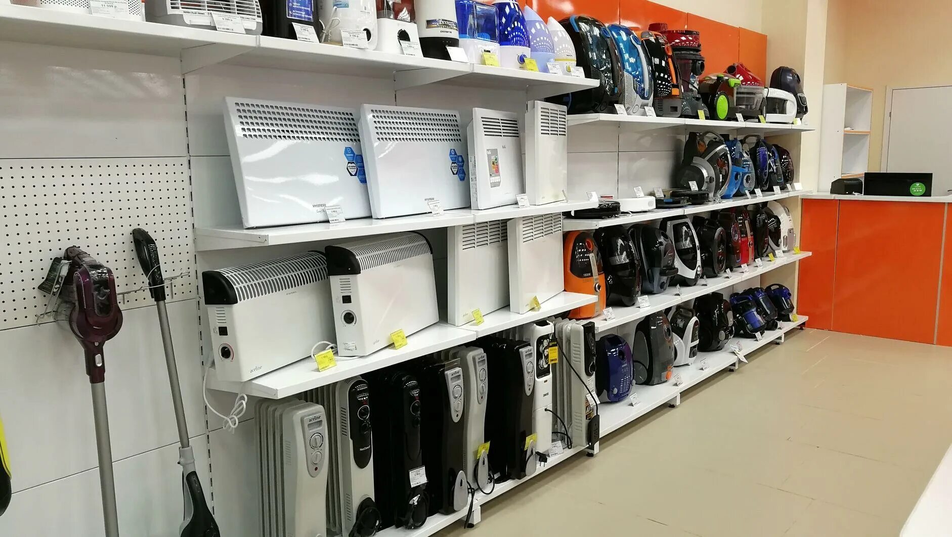 Тосно компьютерные. Днс тосно доставка. Центр дополнительного образования тосно. Центр рекламы тосно. Город тосно ленинградской области фото.